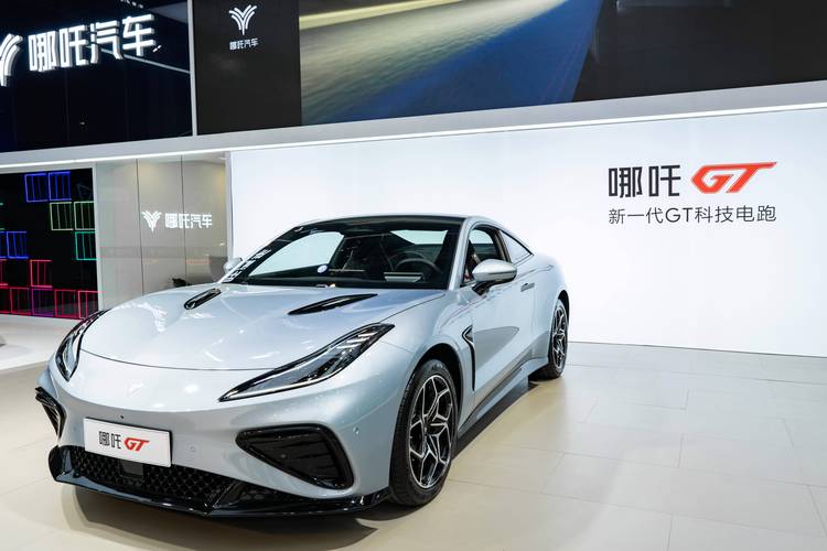 东莞84哪吒汽车在智能汽车领域的表现，领途汽车在新能源汽车市场中的影响力